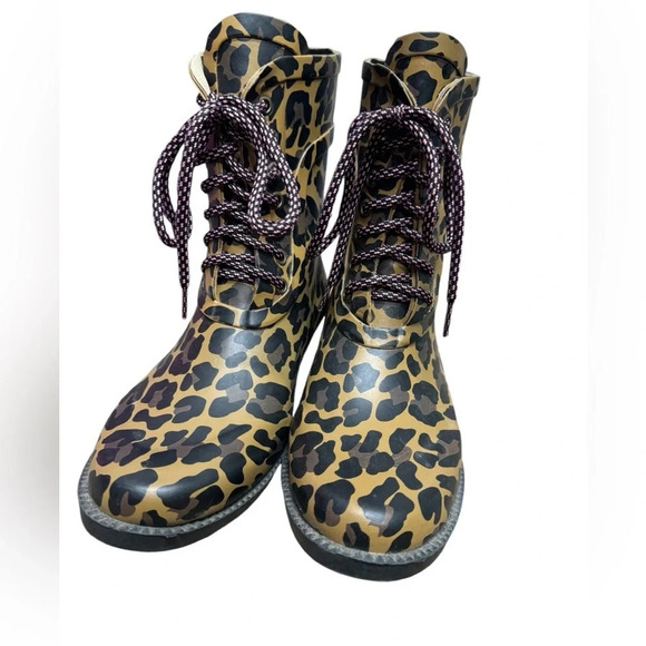 J Crew Lace-up rain boots in leopard - Picture 4 of 12